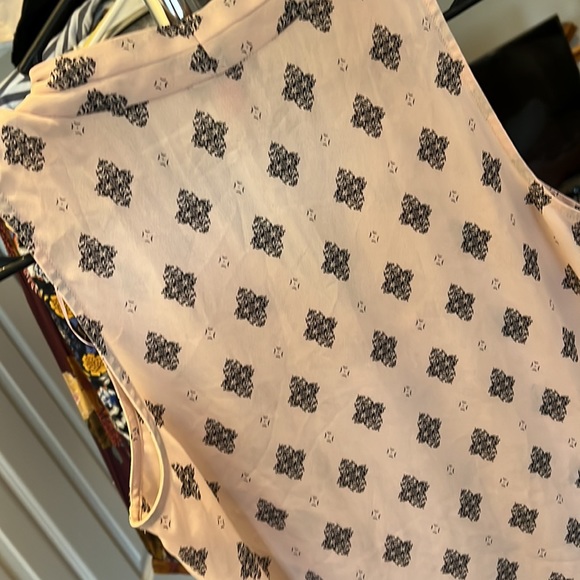 Vince Camuto Sharp Women’s Blouse Tank Top, Blush w/ black/navy design, Small - Picture 3 of 3